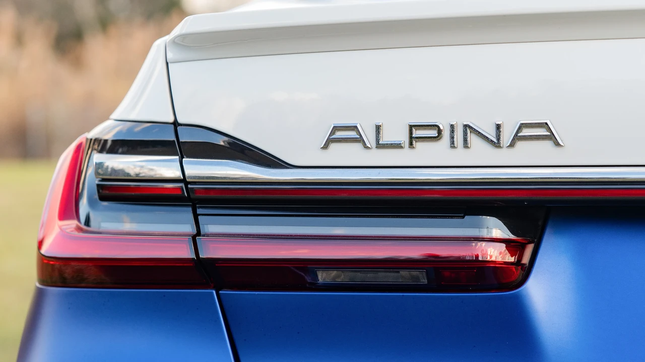 2022 BMW Alpina B7 - Image 7 of 31