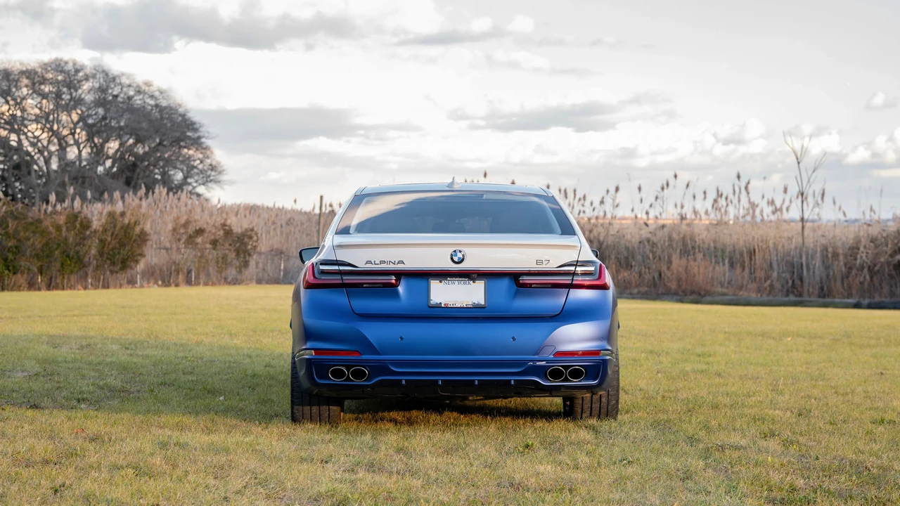 2022 BMW Alpina B7 - Image 14 of 31