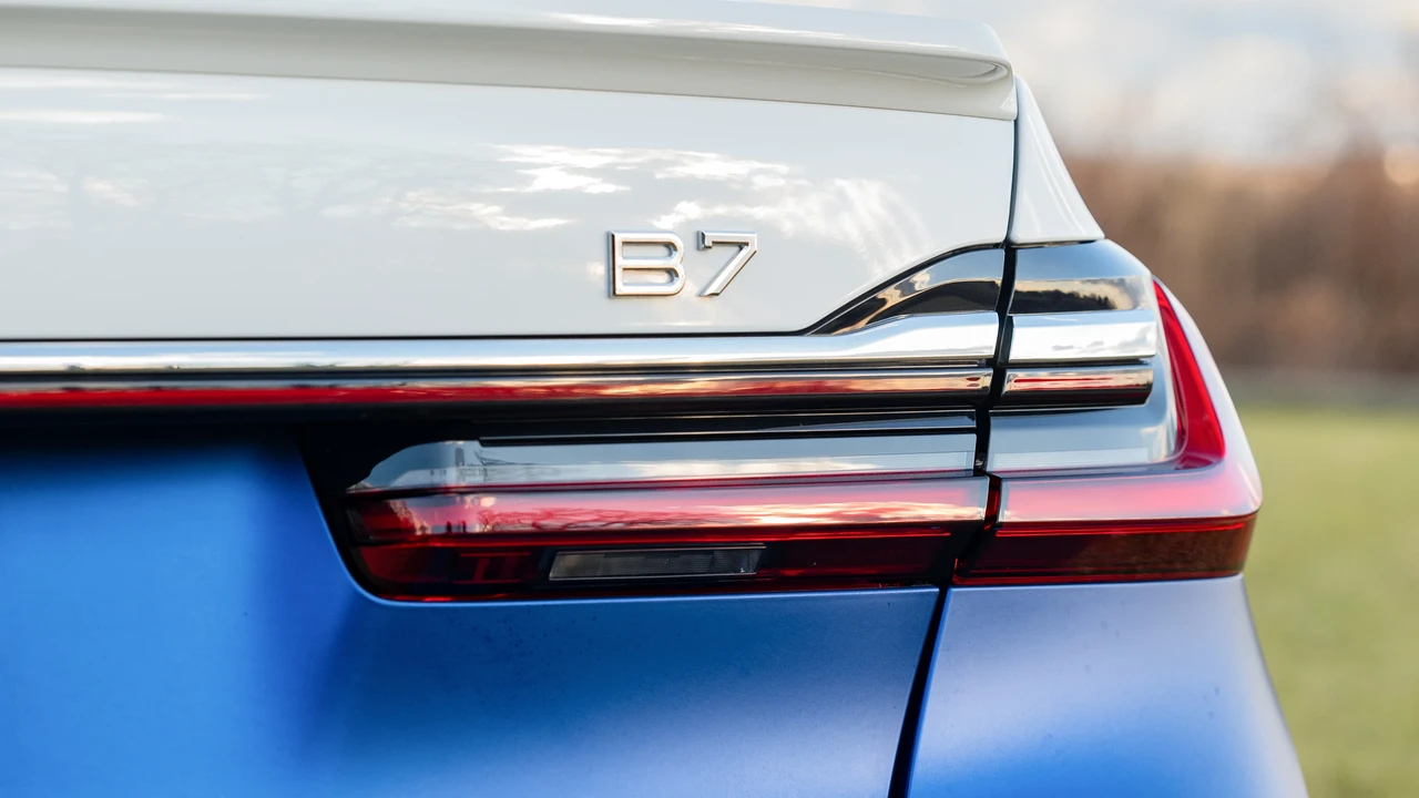 2022 BMW Alpina B7 - Image 22 of 31