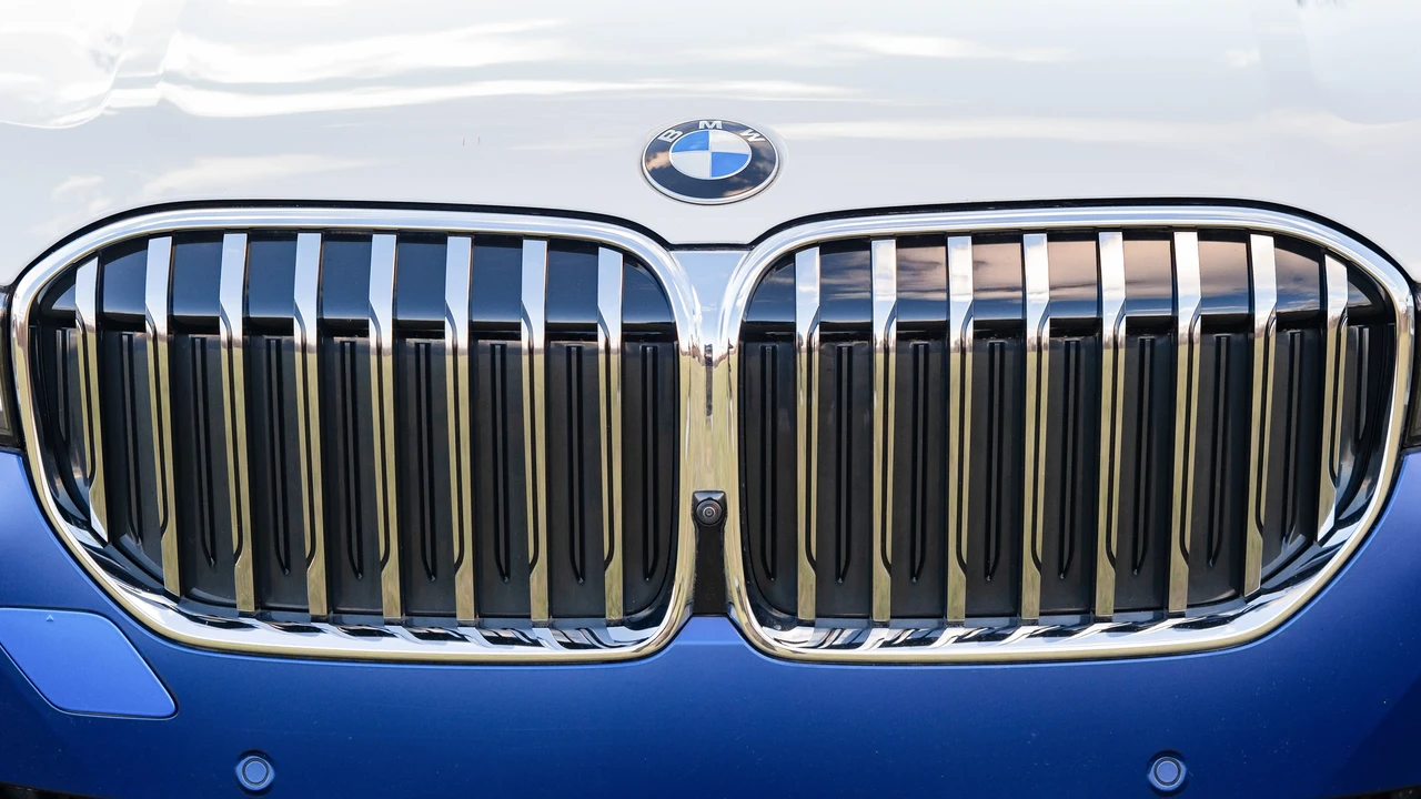 2022 BMW Alpina B7 - Image 29 of 31