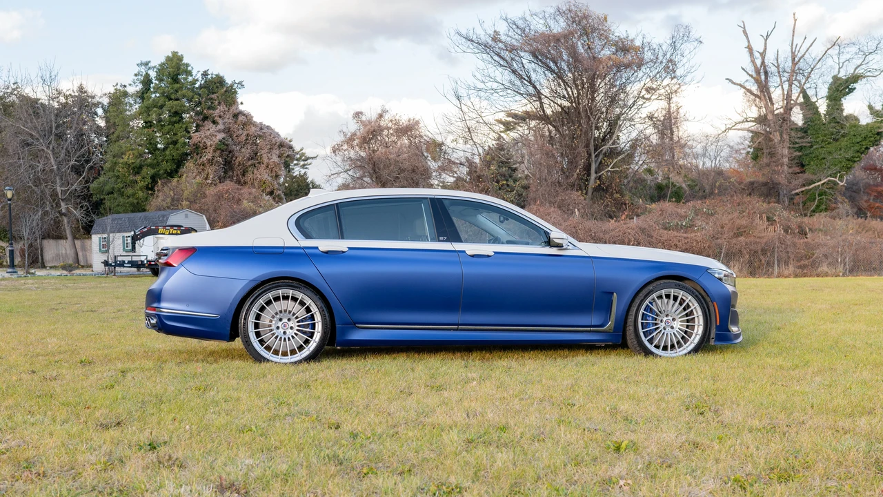 2022 BMW Alpina B7 - Image 12 of 31