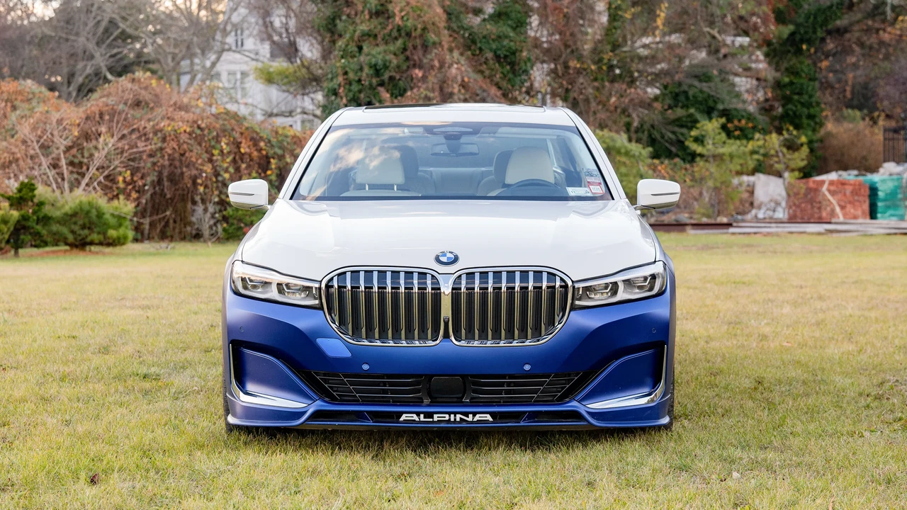 2022 BMW Alpina B7 - Image 2 of 31