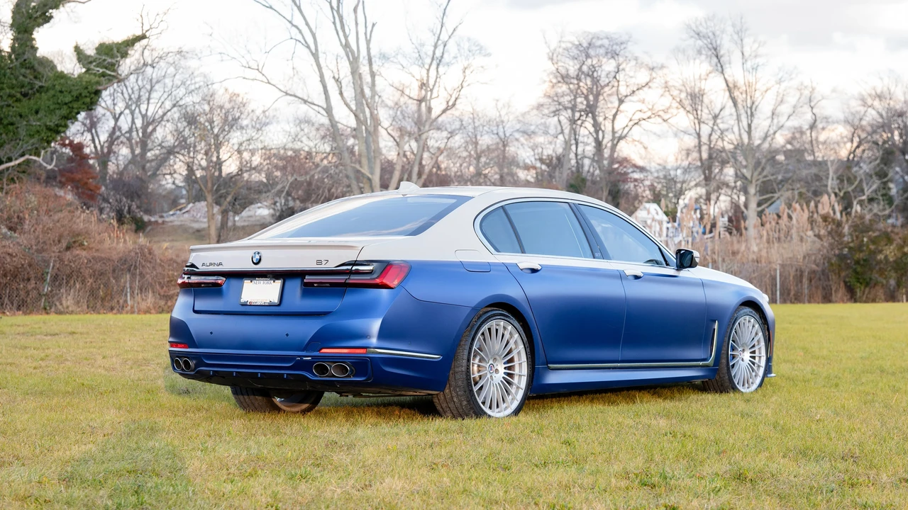 2022 BMW Alpina B7 - Image 13 of 31
