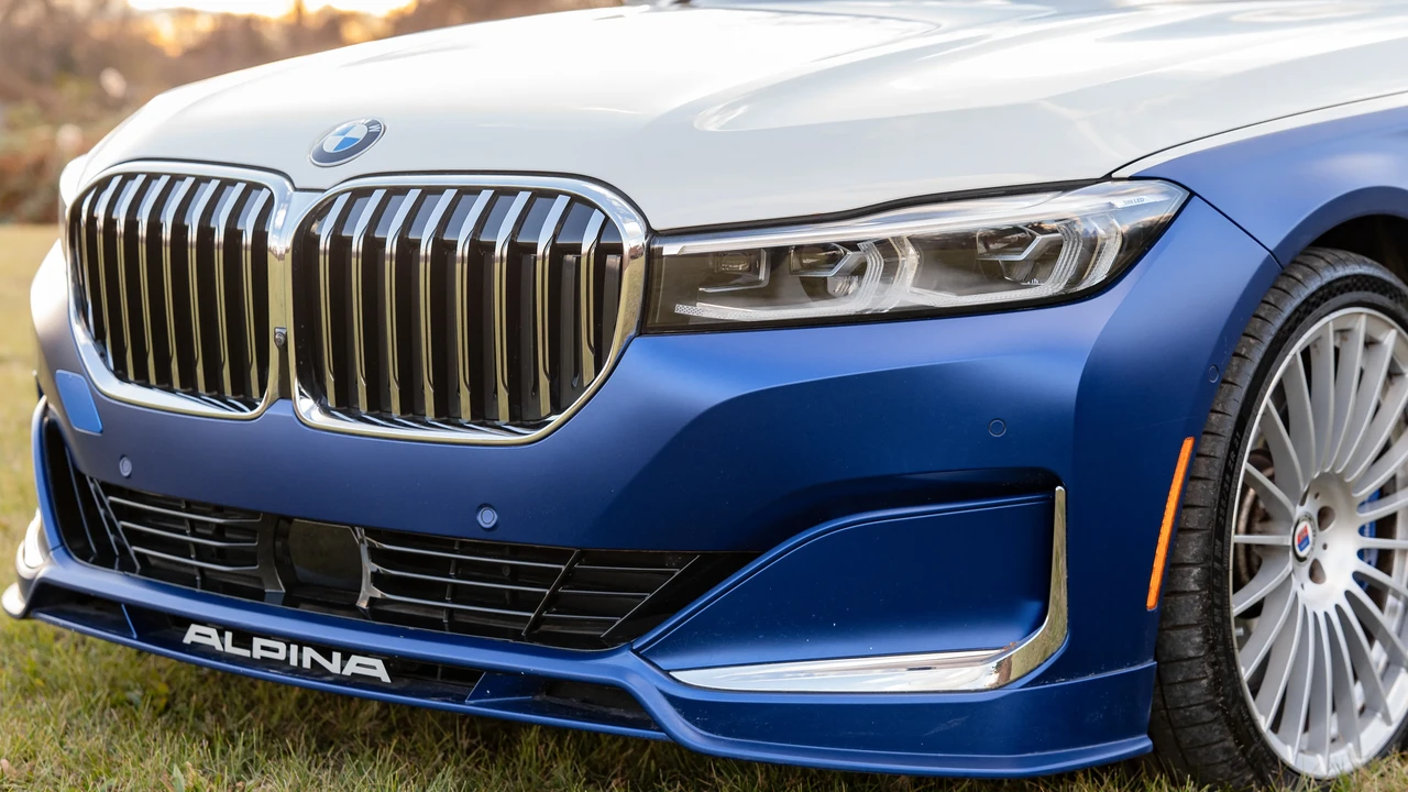 2022 BMW Alpina B7 - Image 17 of 31