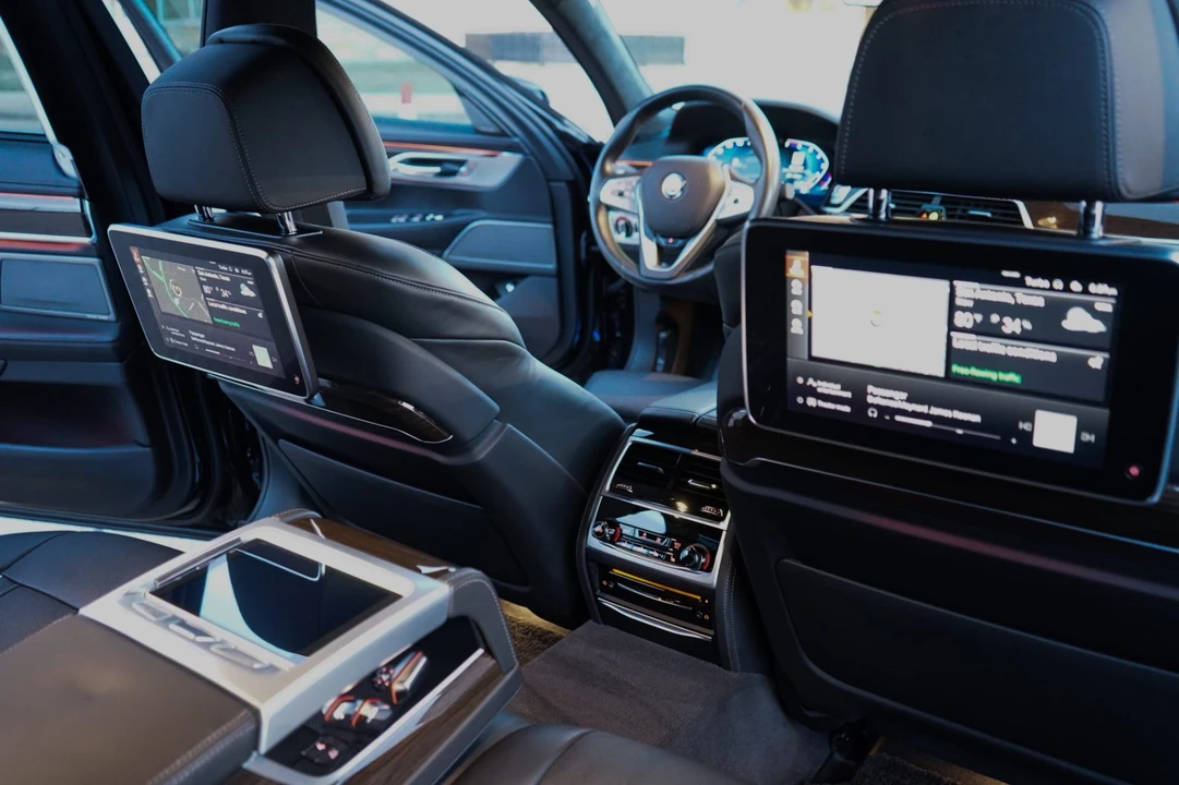2022 BMW Alpina B7 - Image 5 of 7