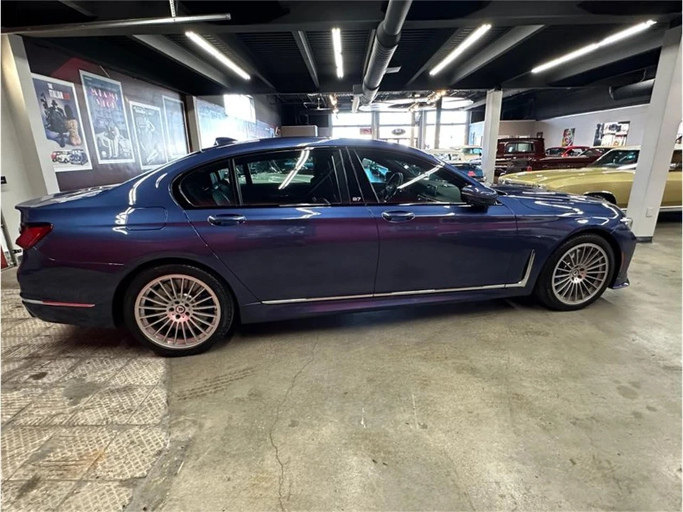 2022 BMW Alpina - Image 17 of 31