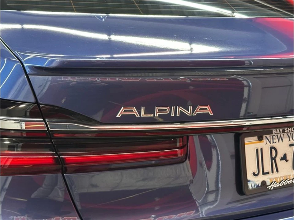 2022 BMW Alpina - Image 27 of 31