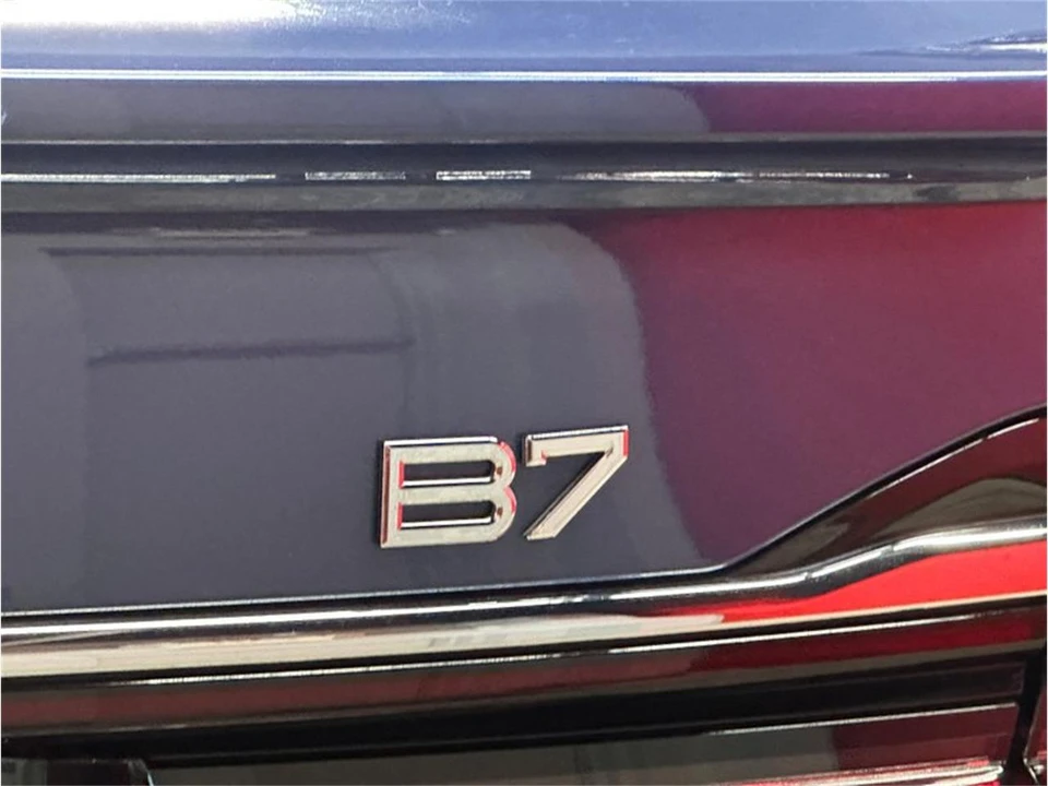 2022 BMW Alpina - Image 25 of 31