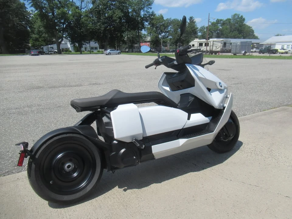 2022 BMW Motorcycles - Image 2 of 9