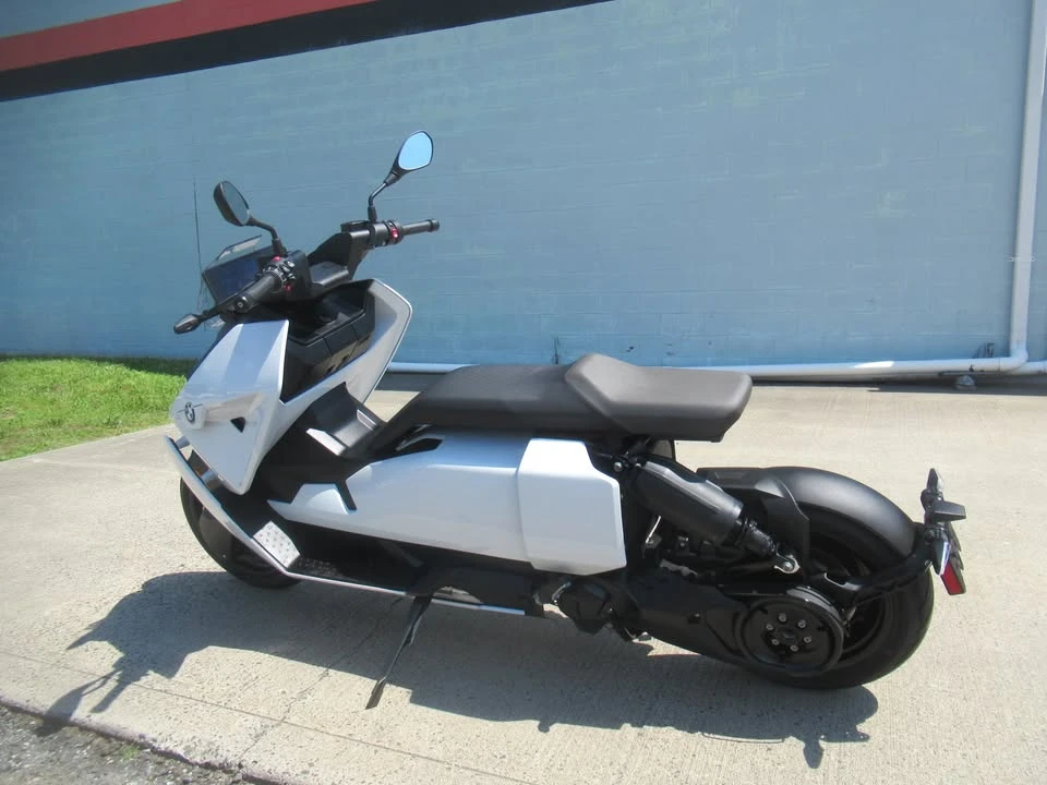 2022 BMW Motorcycles - Image 6 of 9