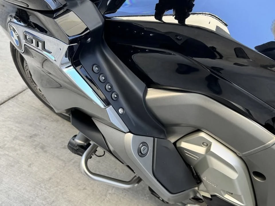 2022 BMW K1600 - Image 10 of 20