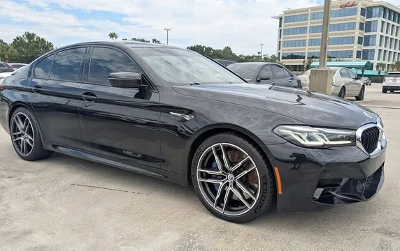 2022 BMW M5