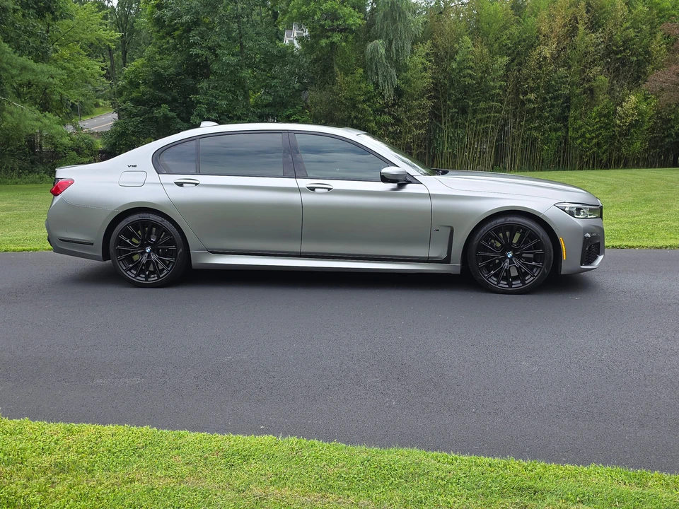 2022 BMW G11/G12 750i & M760i Sedan - Image 30 of 31