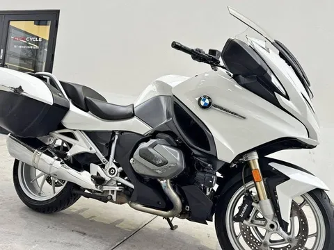 2022 BMW R 1250 RT Alpine White
