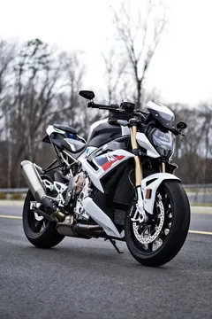 2022 BMW S1000R M Package