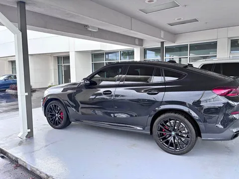 2022 BMW X6 M50i Sport Utility 4D