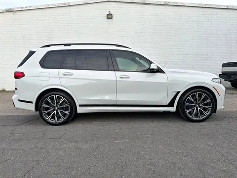 2022 BMW X7 M50i