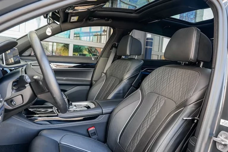 2022 BMW Alpina B7 - Image 9 of 17
