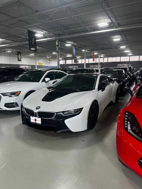 2022 BMW i8 - Image 3 of 5