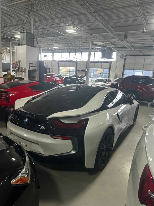 2022 BMW i8 - Image 4 of 5