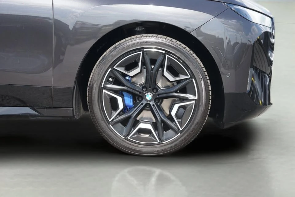 2022 BMW I20 iX - Image 2 of 17