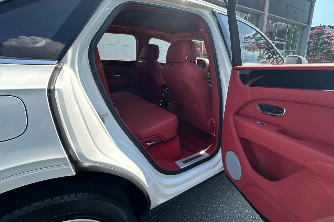 2022 Bentley Bentayga - Image 17 of 25