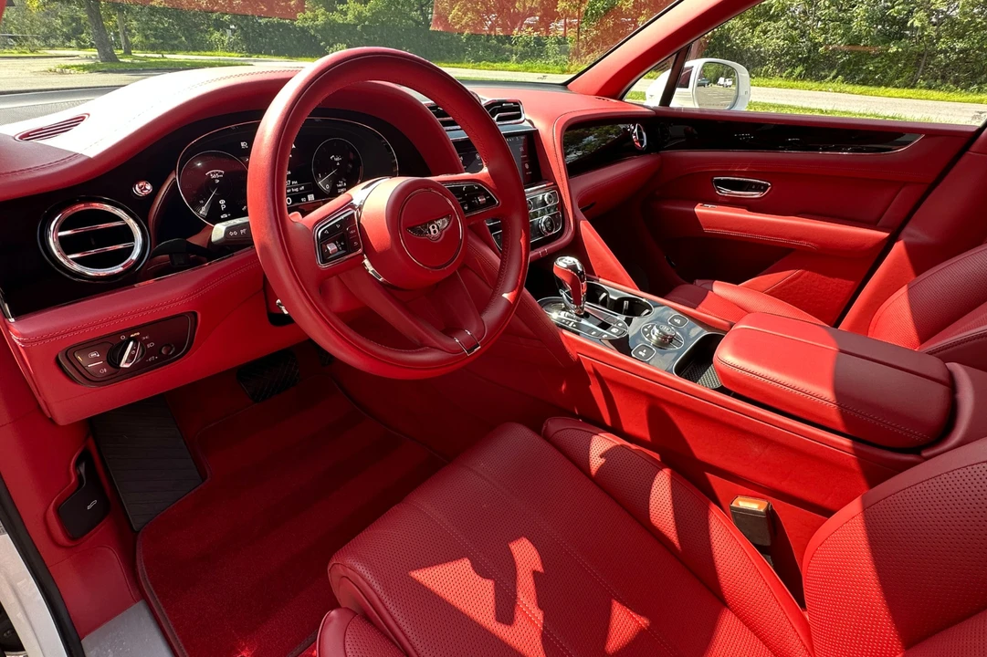 2022 Bentley Bentayga - Image 8 of 25