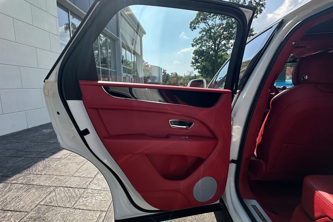 2022 Bentley Bentayga - Image 7 of 25