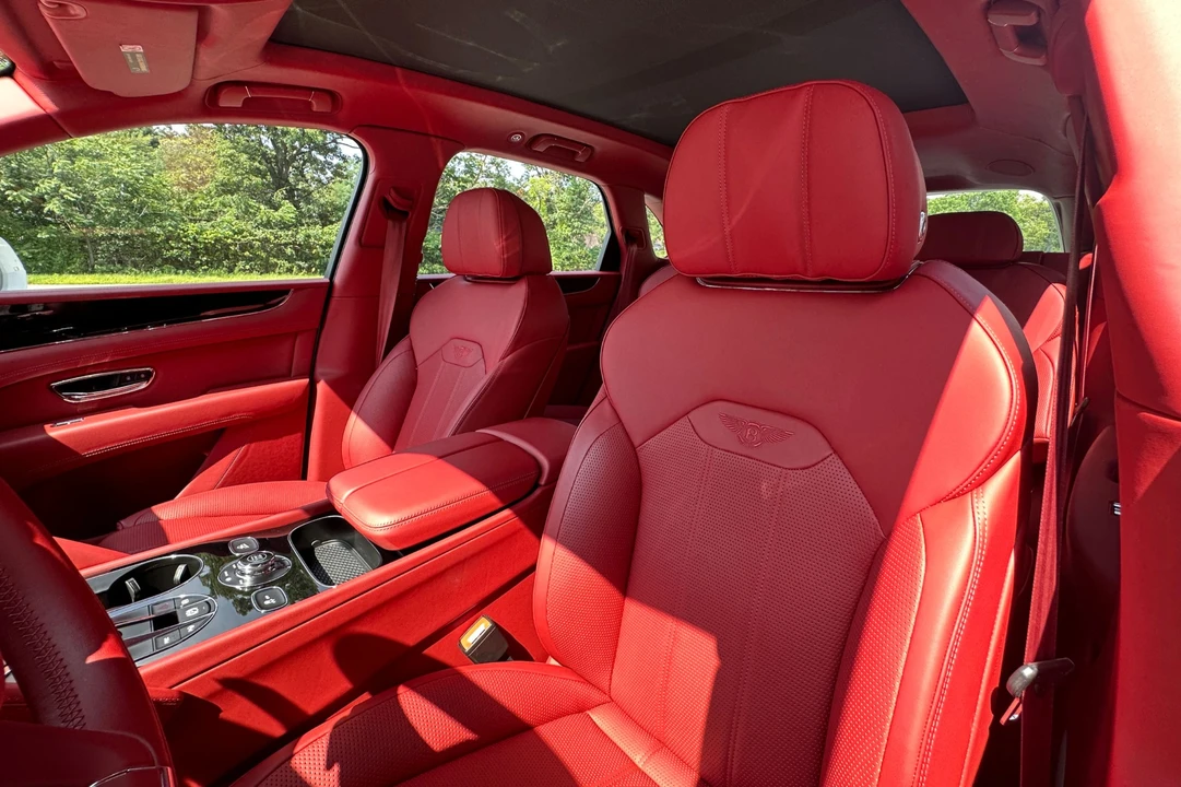 2022 Bentley Bentayga - Image 10 of 25
