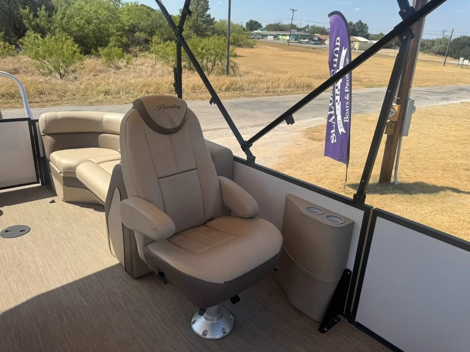 2022 Bentley - Image 14 of 15