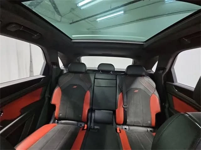 2022 Bentley Bentayga - Image 11 of 19