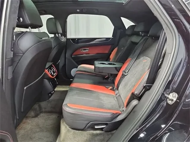2022 Bentley Bentayga - Image 16 of 19
