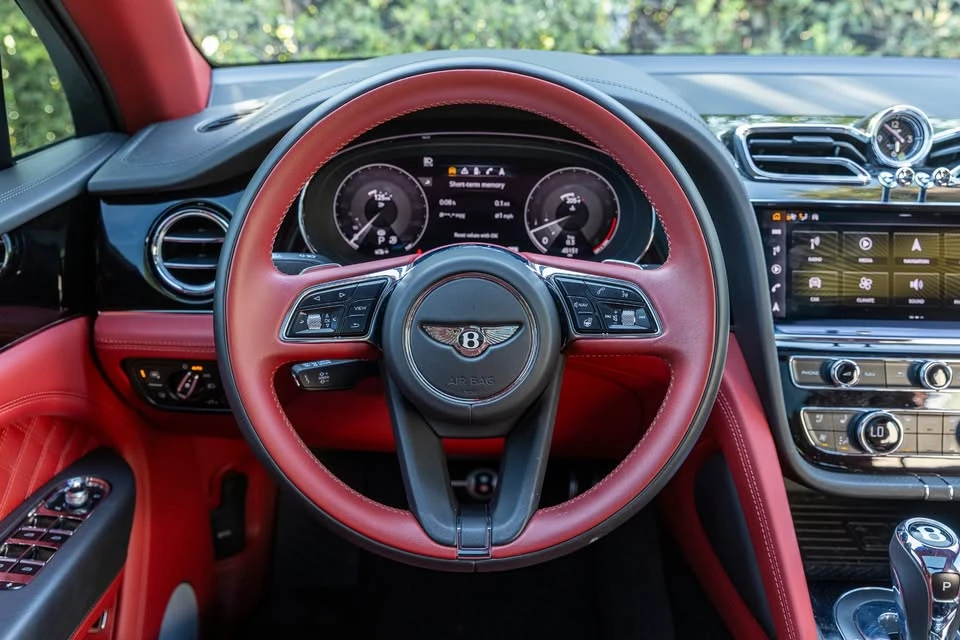 2022 Bentley Bentayga - Image 15 of 20