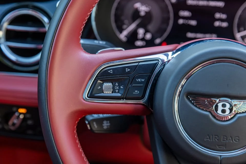2022 Bentley Bentayga - Image 16 of 20