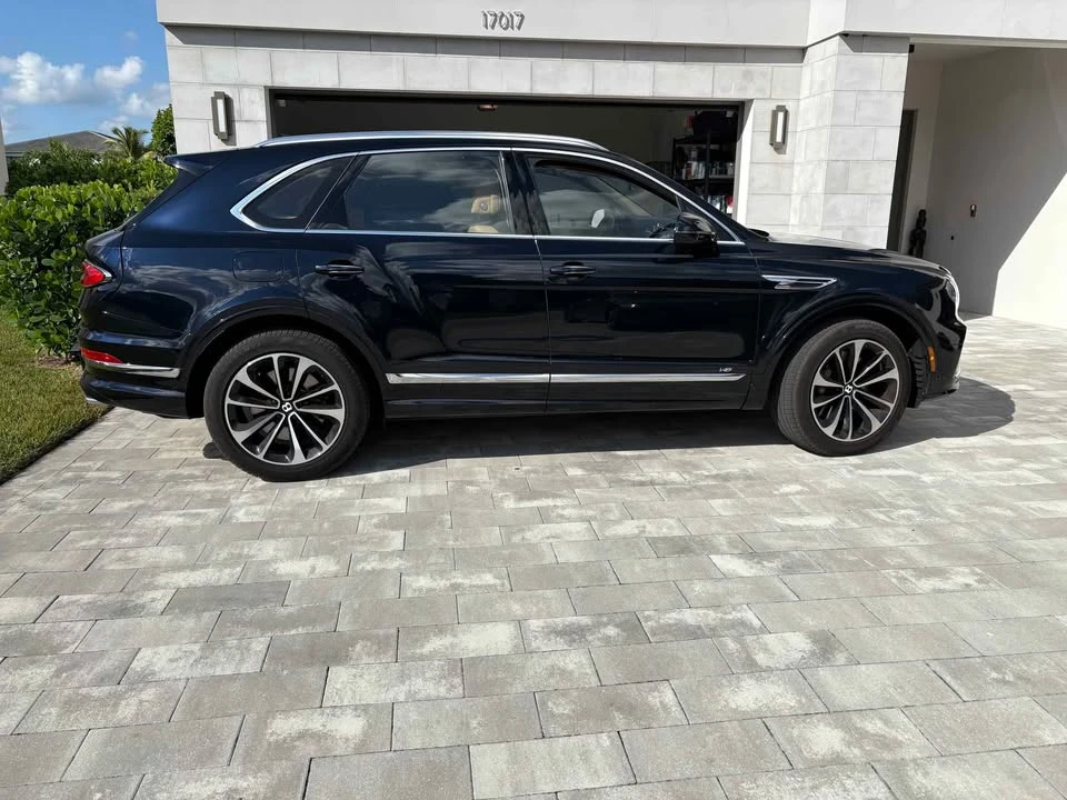 2022 Bentley Bentayga - Image 9 of 10