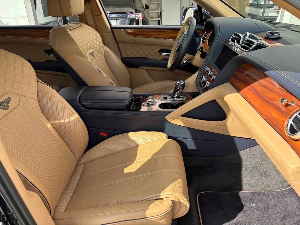 2022 Bentley Bentayga - Image 3 of 10