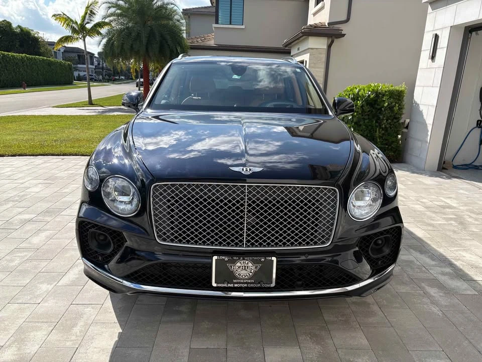 2022 Bentley Bentayga - Image 2 of 10