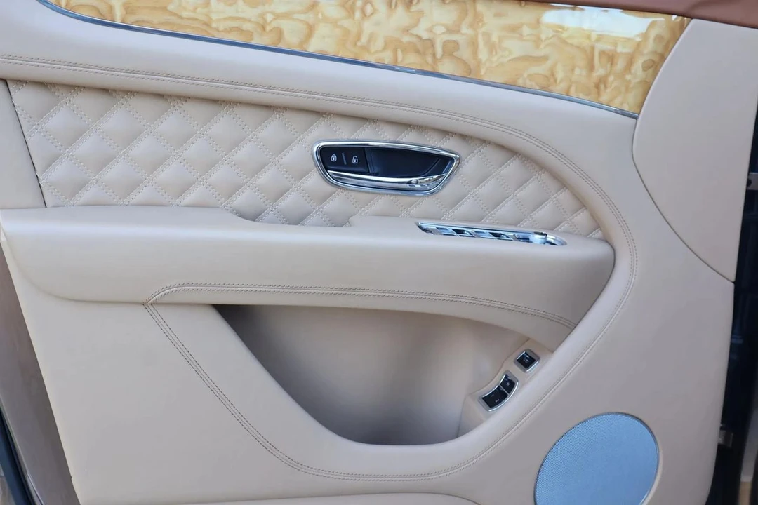 2022 Bentley Bentayga - Image 13 of 31