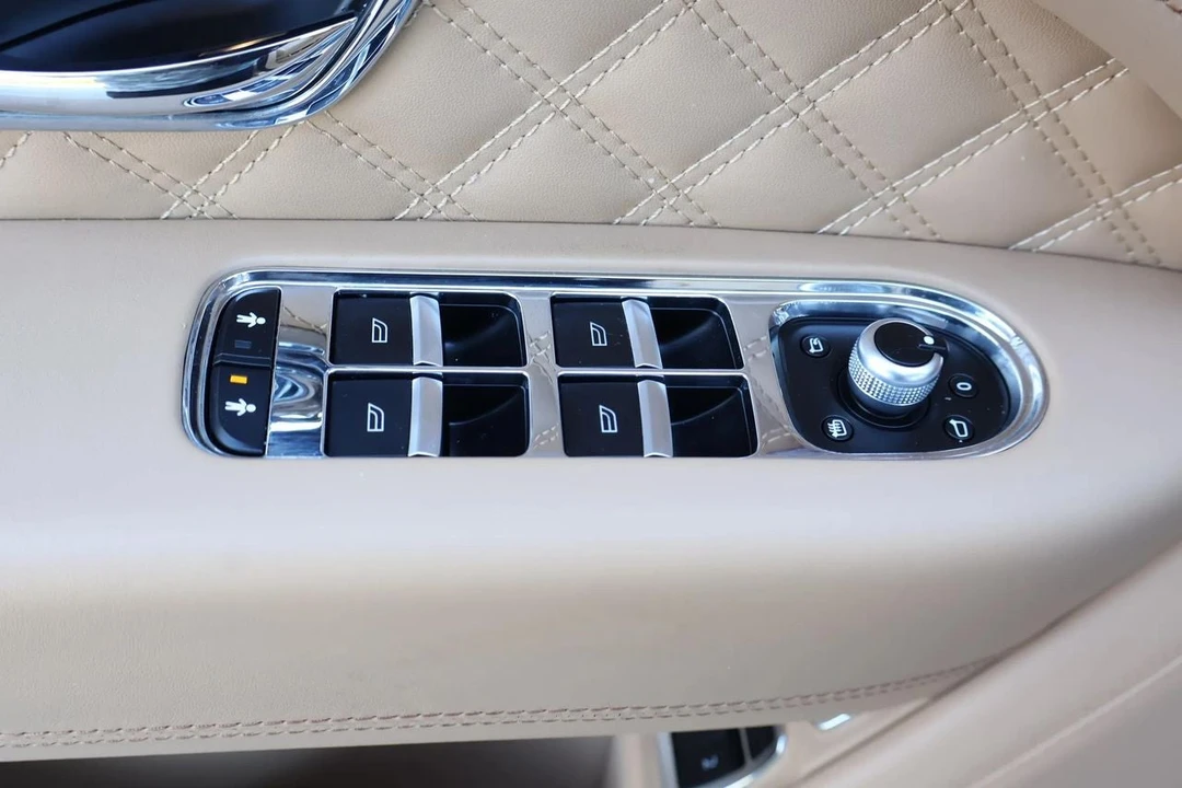 2022 Bentley Bentayga - Image 14 of 31