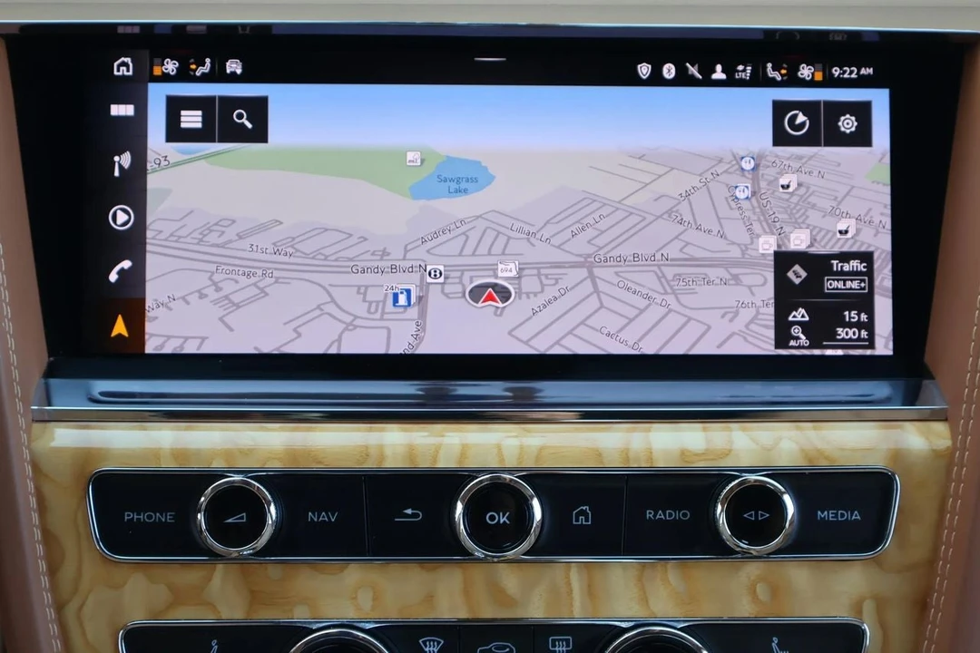 2022 Bentley Bentayga - Image 18 of 31