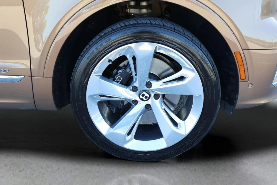 2022 Bentley Bentayga - Image 6 of 31