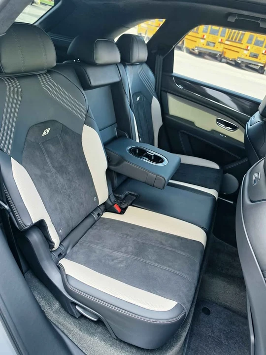 2022 Bentley Bentayga - Image 17 of 20