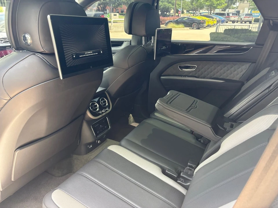 2022 Bentley Bentayga - Image 7 of 8