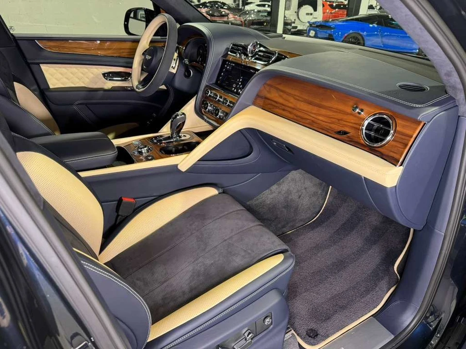 2022 Bentley Bentayga - Image 19 of 21