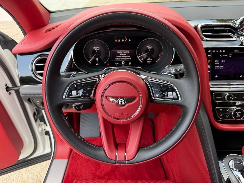 2022 Bentley Bentayga - Image 18 of 21