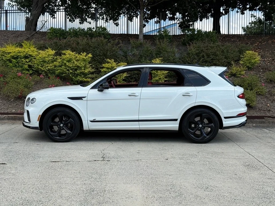 2022 Bentley Bentayga - Image 11 of 21