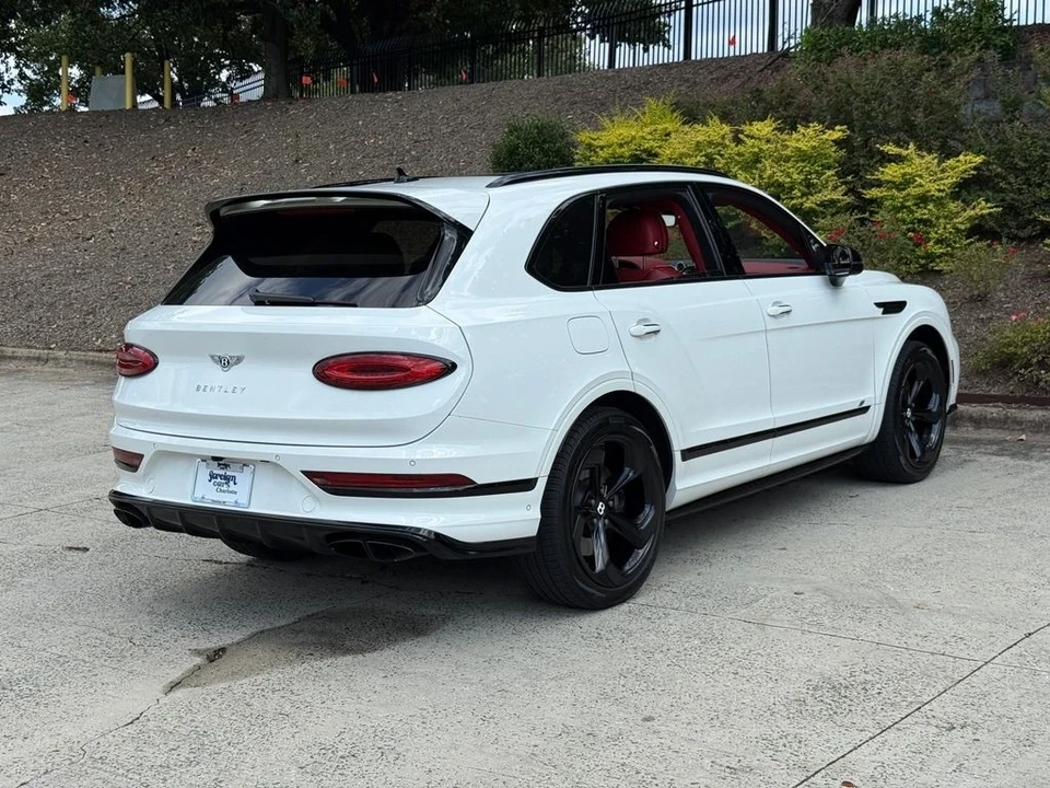 2022 Bentley Bentayga - Image 8 of 21