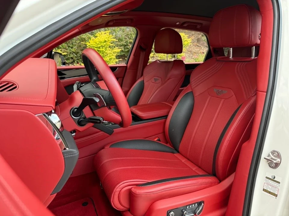 2022 Bentley Bentayga - Image 17 of 21
