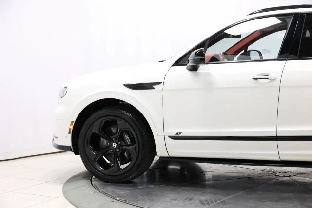 2022 Bentley Bentayga - Image 7 of 31
