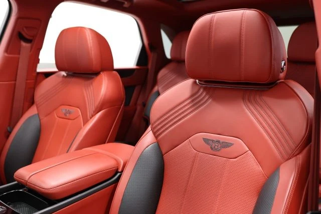 2022 Bentley Bentayga - Image 18 of 31